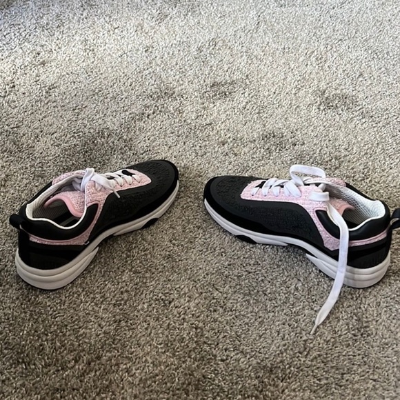 NWOT Chanel Pink Tweed Size 5 sneakers. - Picture 5 of 5